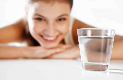 Uống 1 cốc nước ấm vào đúng thời điểm vàng giúp giảm cân